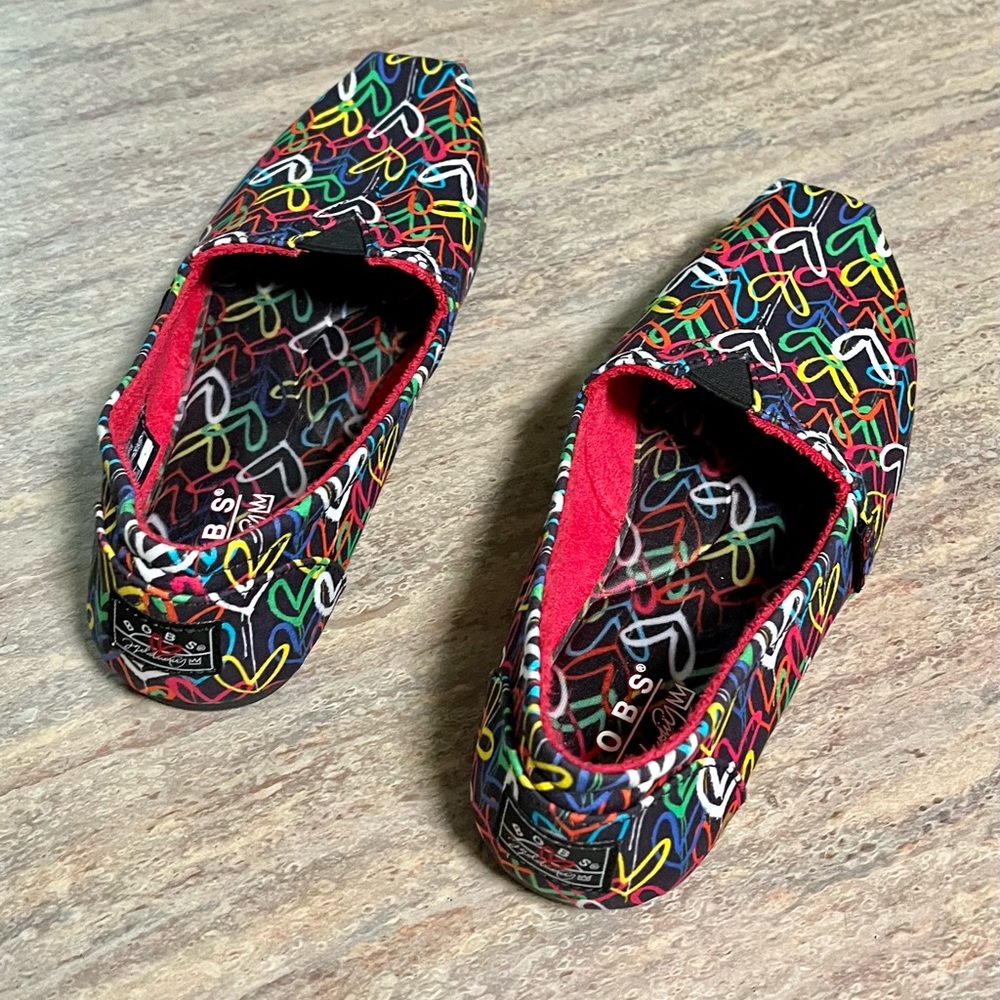 NWOT Bobs X JGoldwyn black slip ons with multicolored hearts - Picture 9 of 15